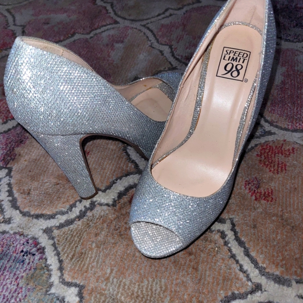 Silver peephole platform pumps